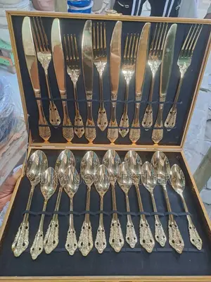 24pcs Golden Box With Set of Spoons