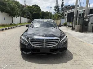 Mercedes-Benz C300 Luxury 4dr AWD 4Matic Sedan (2.0L 4cyl 7A) 2015