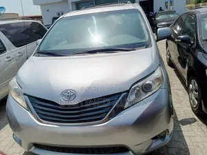 Toyota Sienna XLE 7 Passenger Mobility 2012 Silver