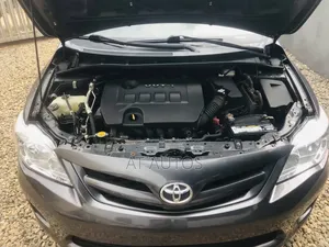 Toyota Corolla L 4dr Sedan (1.8L 4cyl 5M) 2012