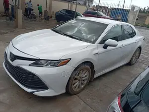 Toyota Camry 2018 White