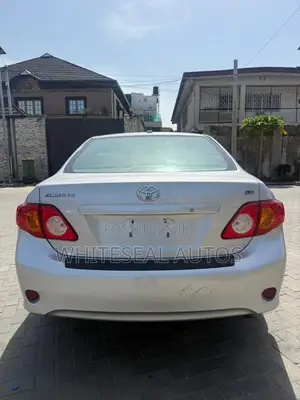 Toyota Corolla LE 4dr Sedan (1.8L 4cyl 4A) 2010 Silver