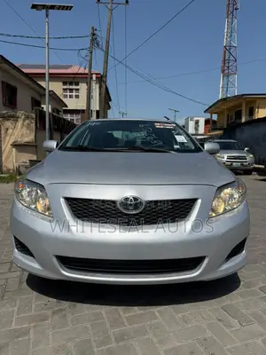 Toyota Corolla LE 4dr Sedan (1.8L 4cyl 4A) 2010 Silver