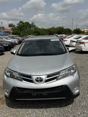 Toyota RAV4 XLE 4dr SUV AWD (2.5L 4cyl 6A) 2015 Silver