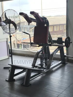 “Commercial Hack Squat Machine – Professional Leg Training Equipment”