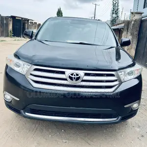Toyota Highlander SE 2012 Black