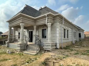 4bdrm Bungalow in Aba Igbagbo Estate, Akobo for sale