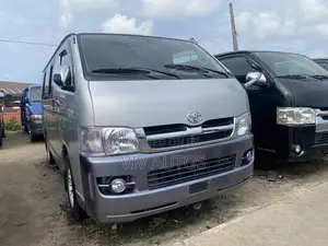 Toyota HiAce 2010 Silver