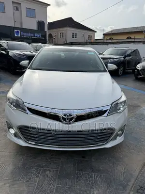 Toyota Avalon XLE Premium Sedan FWD (3.5L 6cyl 6A) 2013 White