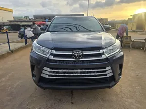 Toyota Highlander XLE 2019 Blue