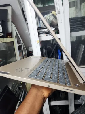 Laptop Lenovo IdeaPad 300 4GB Intel Core i3 SSD 256GB