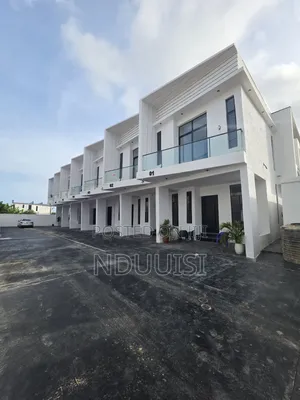 4bdrm Townhouse/Terrace in Lekki Phase 2 for sale