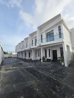 2bdrm Townhouse/Terrace in Lekki Phase 2 for sale