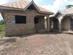 5bdrm Bungalow in Ogo Oluwa Community, Ibadan for sale