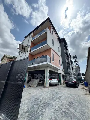 3bdrm Apartment in Yaba for sale