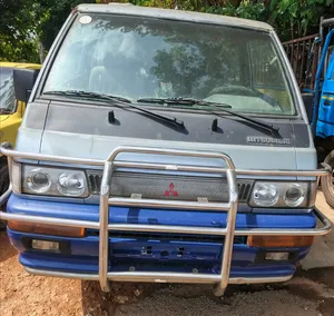 Mitsubishi L300 2005 Blue