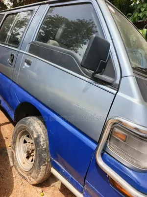 Mitsubishi L300 2005 Blue