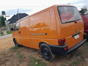 Volkswagen Transporter 2005 Orange