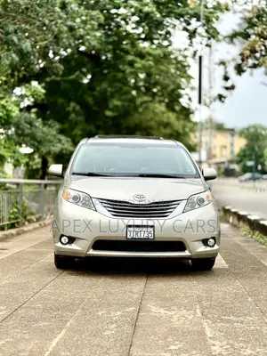Toyota Sienna 2016 Gold