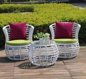 Modern White Wicker Outdoor Lounge Chairs With Table