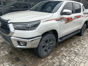Toyota Hilux Revo Double Cab Petrol 2.7 AWD 2021 White