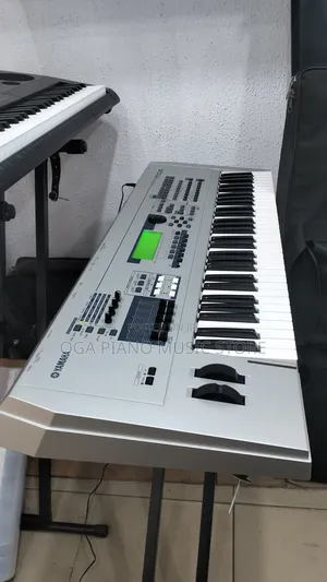 Yamaha Mo6 Professional Advanced Digital Synthesizer Workstation