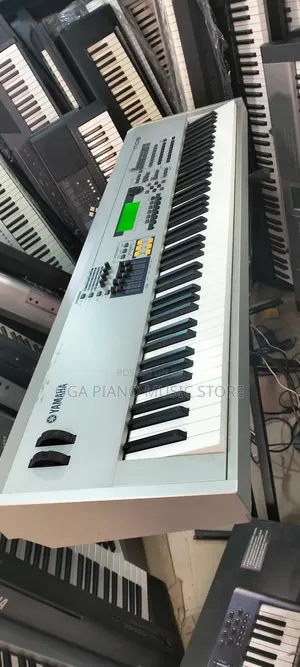 Yamaha Mo8 Professional Advanced Synthesizer Workstation Keyboard
