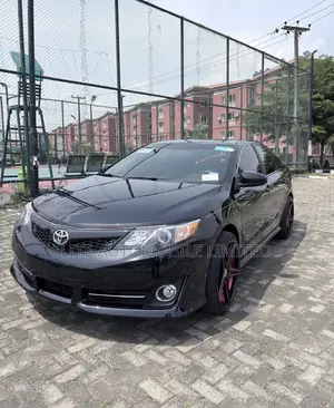 Toyota Camry SE 4dr Sedan (2.5L 4cyl 6A) 2014 Black