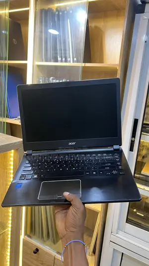 Laptop Acer TravelMate P4 8GB Intel Core i5 HDD 250GB