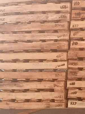 Warehouse Wooden Pallets
