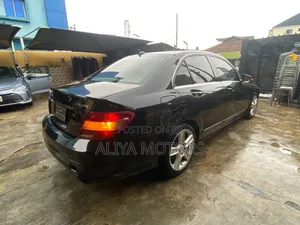 Mercedes-Benz C300 2011 Black