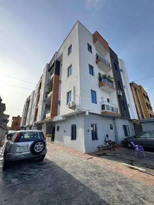3bdrm Apartment in Aguda / Surulere for sale
