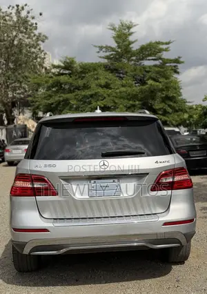 Mercedes-Benz M Class ML350 4MATIC 4dr SUV AWD (3.5L 6cyl 7A) 2014