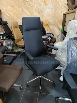 Luxury Ultra-Modern High-Back Executive Office Chair - Sleek Black