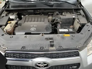 Toyota RAV4 2011 Silver