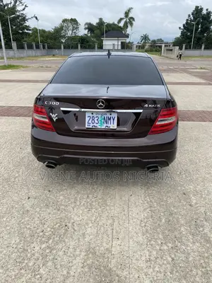 Mercedes-Benz C300 Sport 4Matic Sedan AWD (3.0L 6cyl 7A) 2012 Maroon