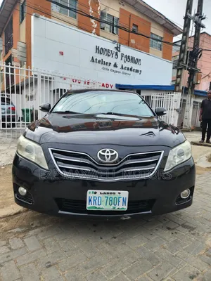 Toyota Camry XLE V6 4dr Sedan (3.5L 6cyl 6AM) 2010 Black
