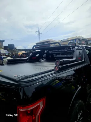 Manual Retractable Tonneau Roller Cover and Rugged Bar on Ford F-150