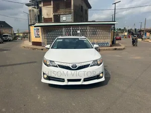 Toyota Camry SE V6 4dr Sedan (3.5L 6cyl 6A) 2012 White