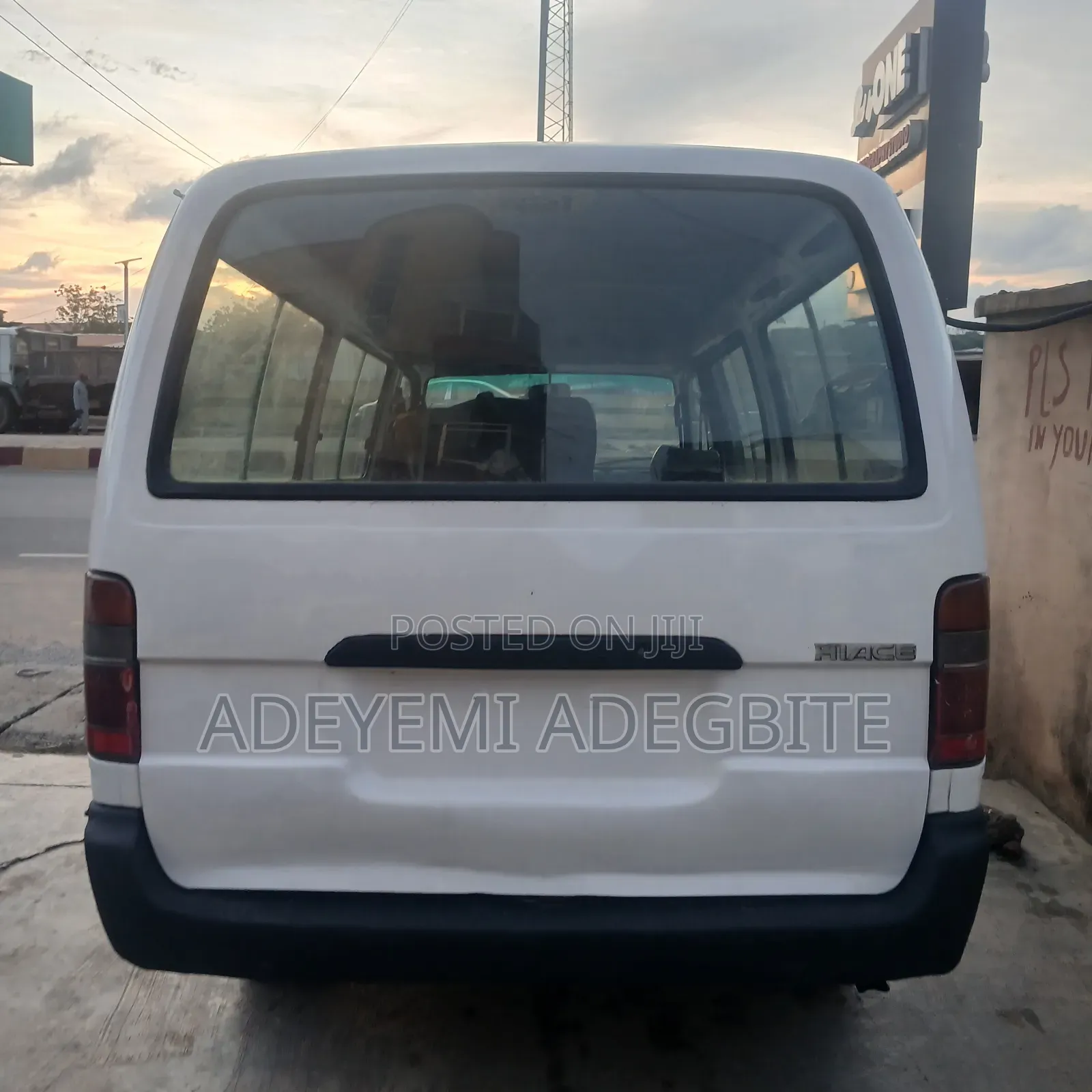 Toyota HiAce 2004 White