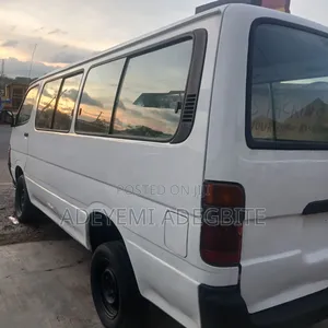 Toyota HiAce 2004 White