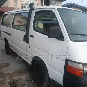 Toyota HiAce 2004 White