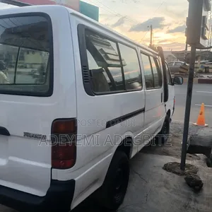 Toyota HiAce 2004 White