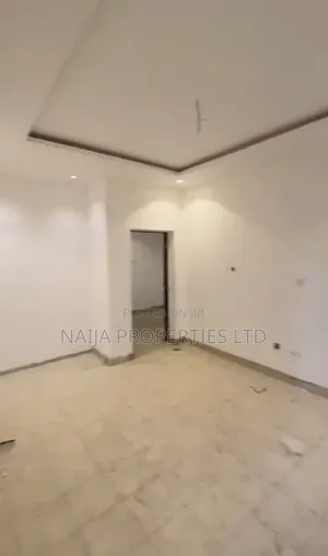Mini Flat in Ikota Villa for rent