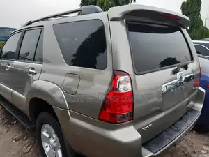 Toyota 4-Runner SR5 4x4 V6 2006 Gold