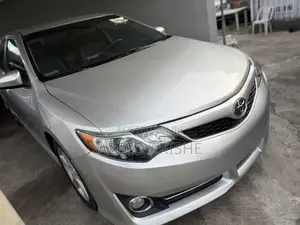 Toyota Camry SE 4dr Sedan (2.5L 4cyl 6A) 2013 Silver