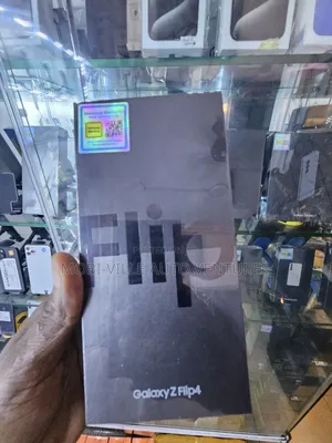 New Samsung Galaxy Z Flip4 256 GB
