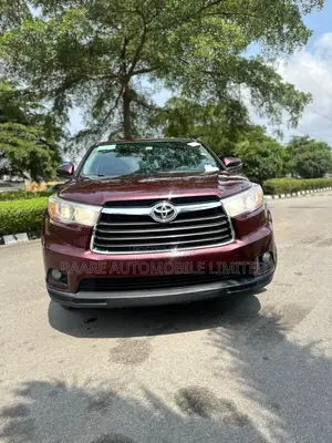 Toyota Highlander LE V6 4x2 (3.5L 6cyl 6A) 2016