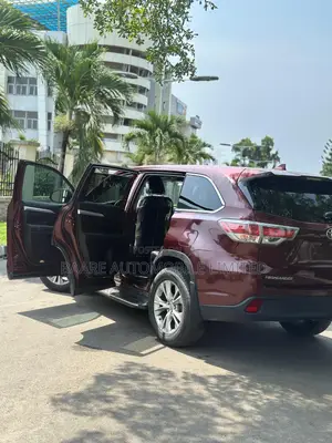 Toyota Highlander LE V6 4x2 (3.5L 6cyl 6A) 2016