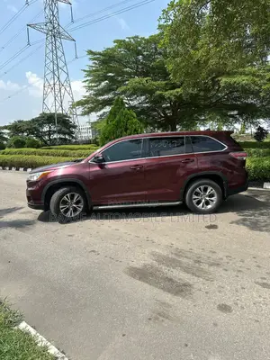 Toyota Highlander LE V6 4x2 (3.5L 6cyl 6A) 2016